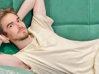 AdamWane show pussy livejasmin.com