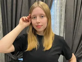 AlexaEves shows pussy livejasmin