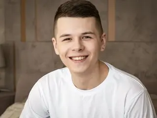 AndyBrigs online anal livesex