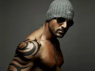 CalvinBigstar recorded live online