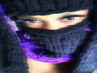 IrisCarter shows jasmine live