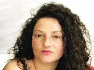 IvonneLopes shows pictures webcam