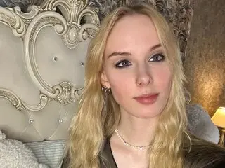 KellyBrouwn real naked jasmine