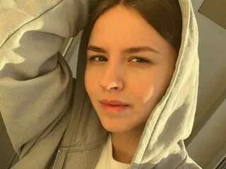 LollaBel naked shows real