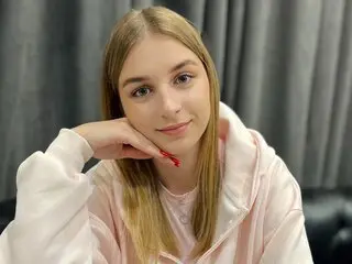 MikaWinters cam free private
