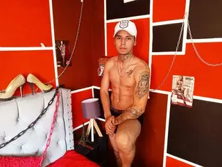 ThomasShelvin toy show cunt